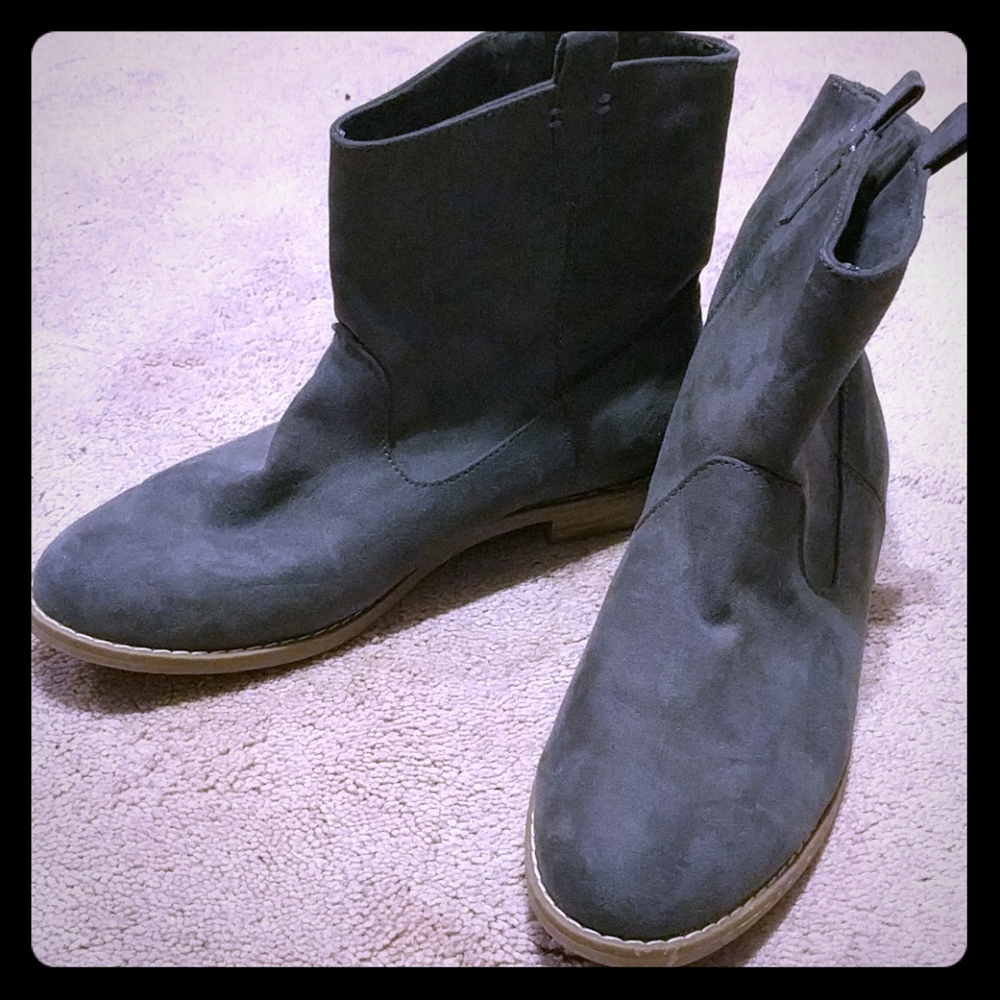 Women's Grey ankle boots Sz 9 LIKE NEW